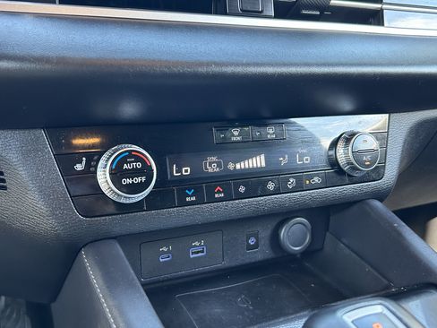 Used 2022 Mitsubishi Outlander SEL image 22