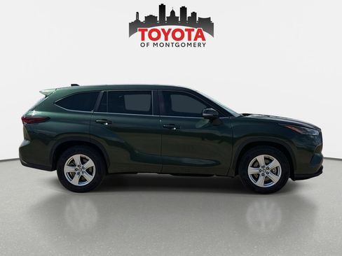 Used 2024 Toyota Highlander LE image 2