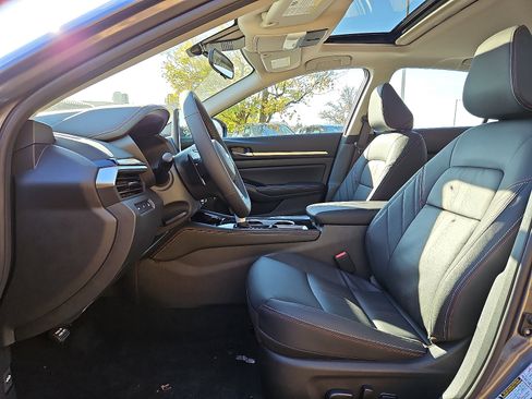 New 2025 Nissan Altima 2.5 SR image 11