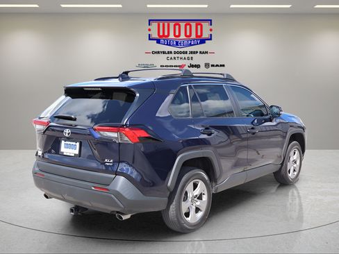 Used 2022 Toyota RAV4 XLE AWD/4WD image 3
