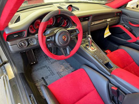 Used 2018 Porsche 911 GT2 RS RWD image 44