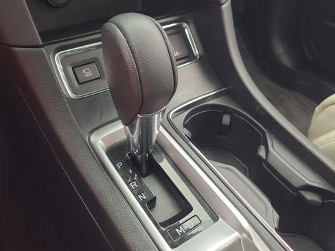 Used 2023 Subaru Ascent Limited w/ Technology Package image 17