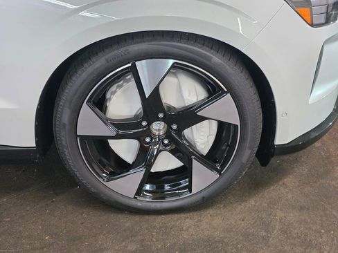 New 2025 Volvo EX90 Ultra image 10