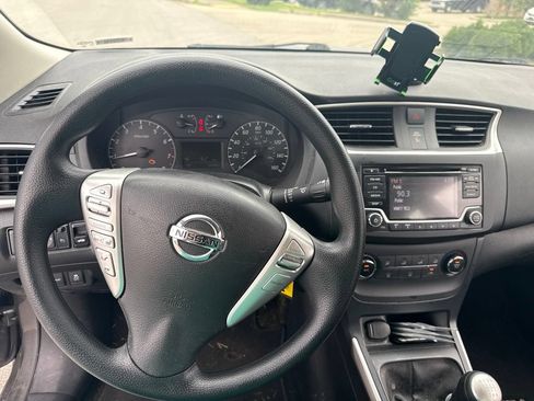 Used 2018 Nissan Sentra S FWD image 7