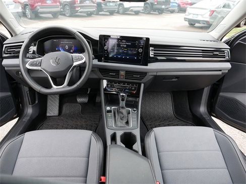 Certified 2025 Volkswagen Jetta SE image 22