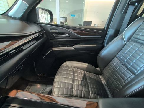 Certified 2022 Cadillac Escalade Sport Platinum w/ Heavy-Duty Trailer Package AWD/4WD image 17
