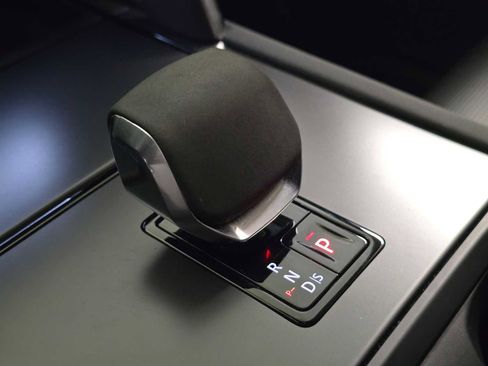 Certified 2024 Land Rover Discovery Sport Dynamic SE image 32