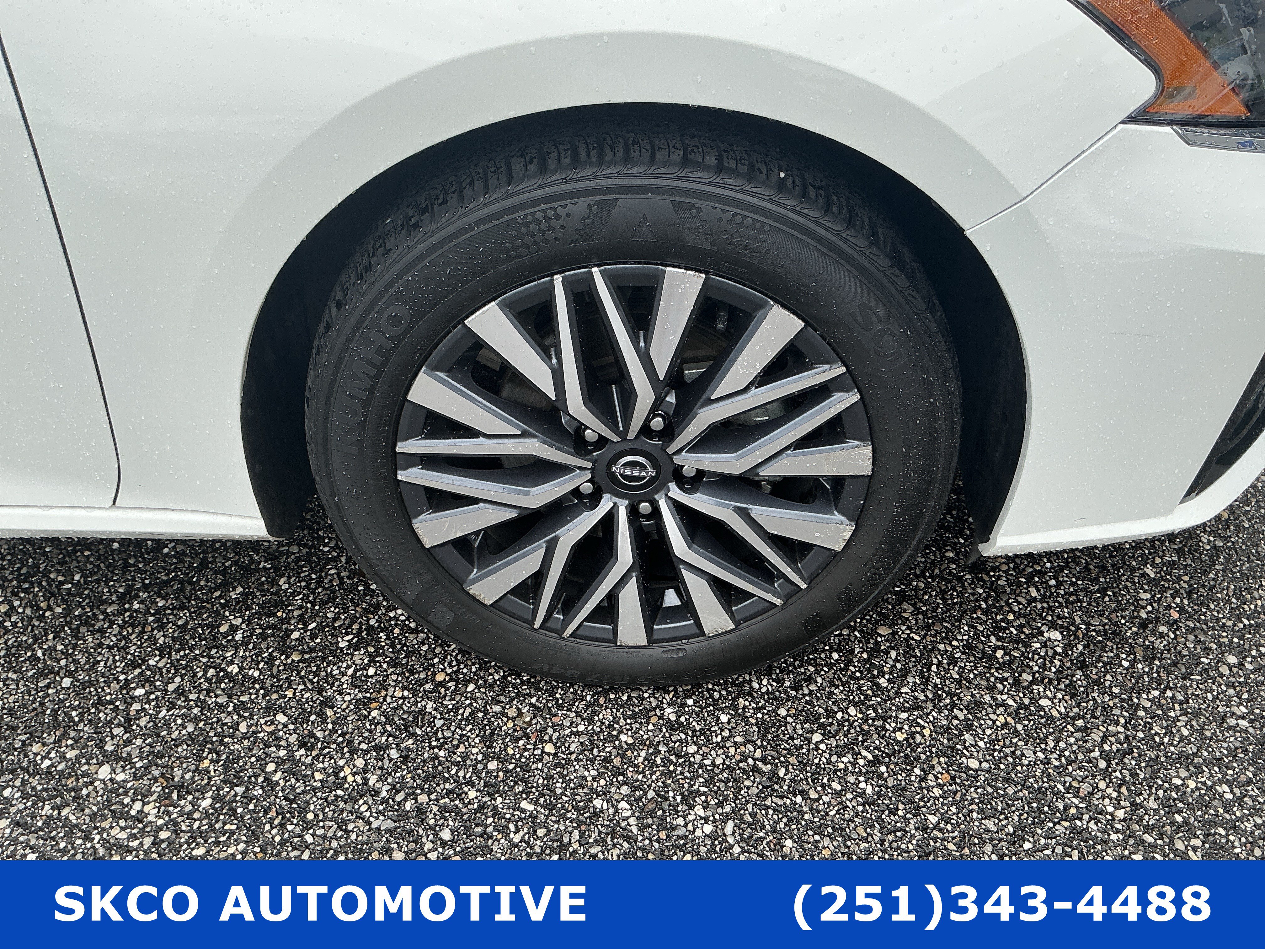 Used 2025 Nissan Altima 2.5 SV FWD image 9