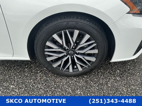 Used 2025 Nissan Altima 2.5 SV FWD image 9