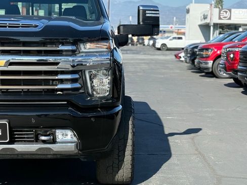 Used 2023 Chevrolet Silverado 2500 High Country w/ Safety Package II image 4