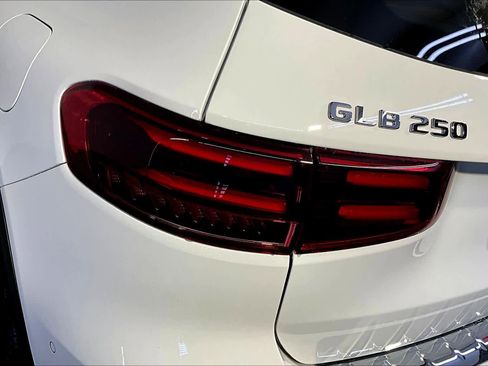 New 2026 Mercedes-Benz GLB 250 4MATIC image 5