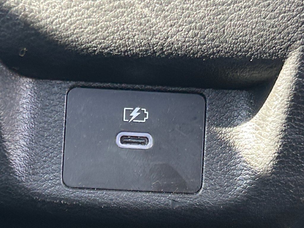 Used 2024 Nissan Versa SV FWD image 18