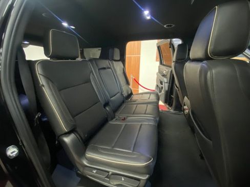 Used 2023 GMC Yukon XL SLT AWD/4WD image 15