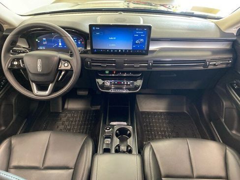Used 2025 Lincoln Corsair AWD w/ Equipment Group 101A image 10