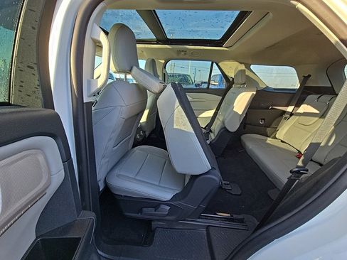 Used 2025 Ford Explorer Active w/ Active Comfort Package image 40