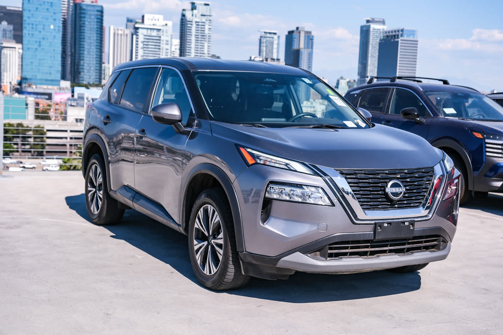Used 2023 Nissan Rogue SV AWD/4WD image 3
