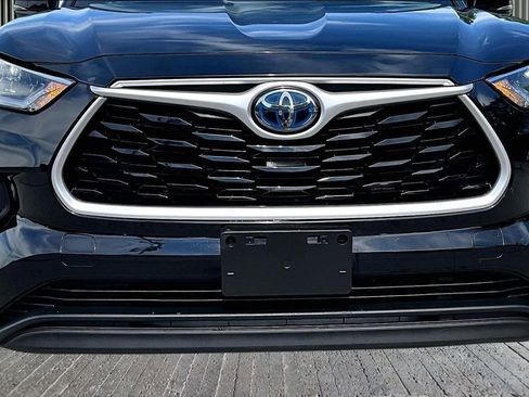 Used 2020 Toyota Highlander XLE AWD/4WD image 30