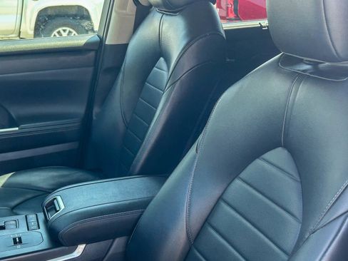Used 2022 Toyota Highlander XLE FWD image 23