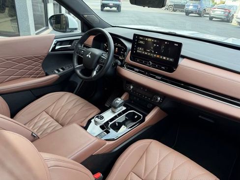 Used 2025 Mitsubishi Outlander SEL image 11