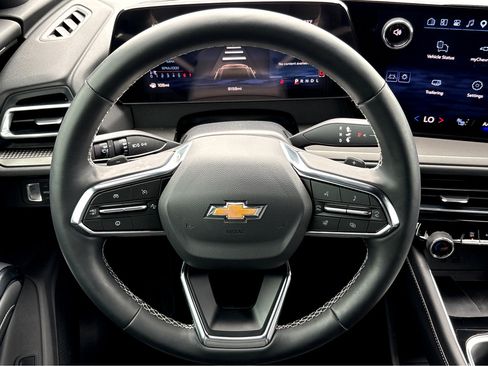 Used 2026 Chevrolet Traverse LT w/ Sun and Wheel Package image 11