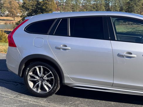 Used 2016 Volvo V60 T5 Cross Country w/ Convenience Package image 21