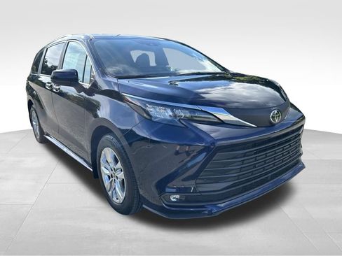 New 2026 Toyota Sienna XLE AWD/4WD image 7