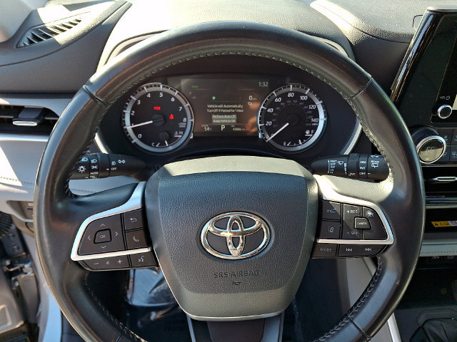 Used 2024 Toyota Highlander XLE AWD/4WD image 17
