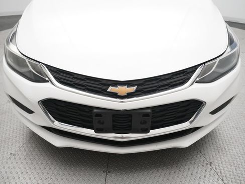 Used 2017 Chevrolet Cruze LT w/ Convenience Package FWD image 21