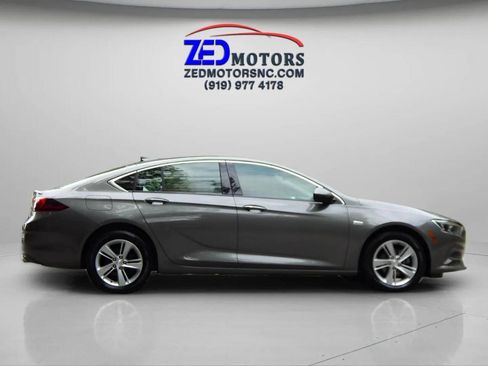 Used 2018 Buick Regal Preferred image 4