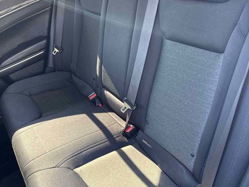 Used 2019 Chrysler 300 Touring image 9