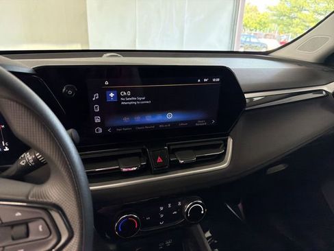 Used 2025 Chevrolet TrailBlazer LT AWD/4WD image 22