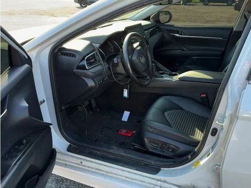 Used 2024 Toyota Camry SE FWD image 2