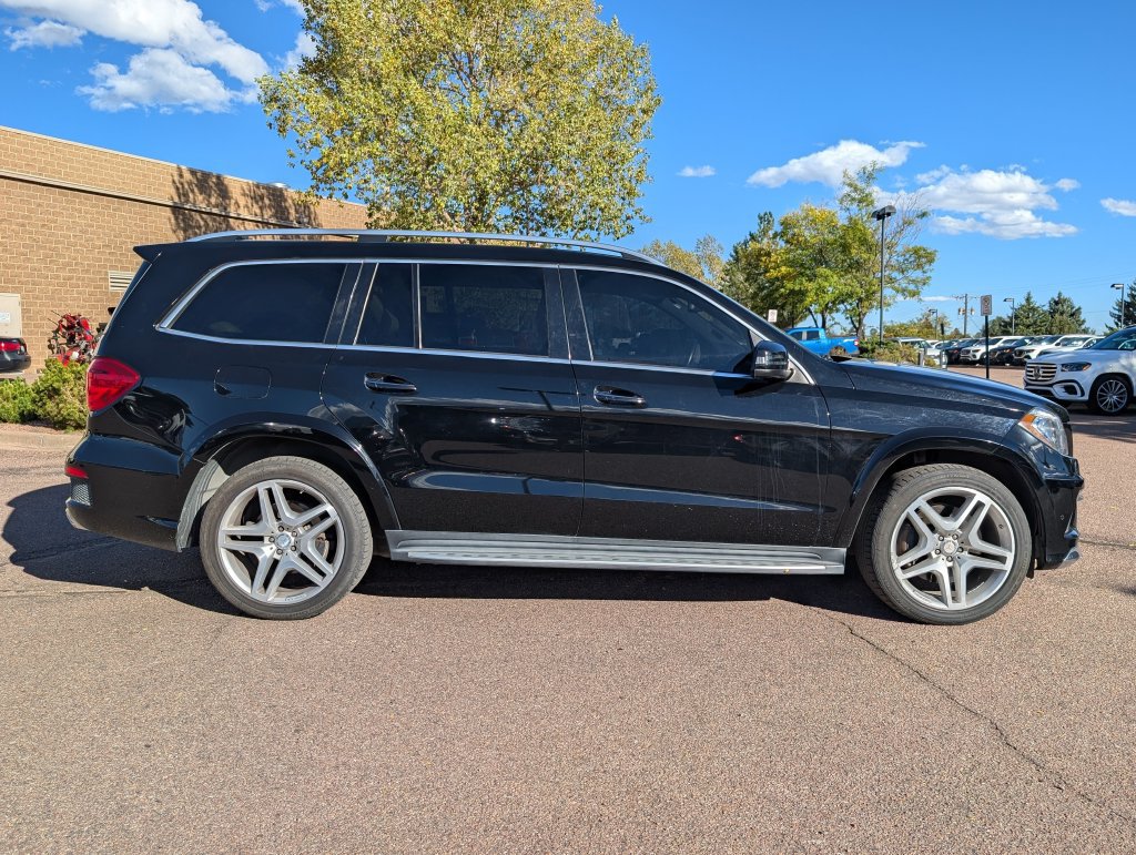 Used 2016 Mercedes-Benz GL 550 4MATIC image 4