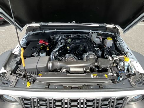 Used 2025 Jeep Gladiator Sport AWD/4WD image 29
