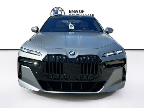 Certified 2023 BMW 760i xDrive image 2