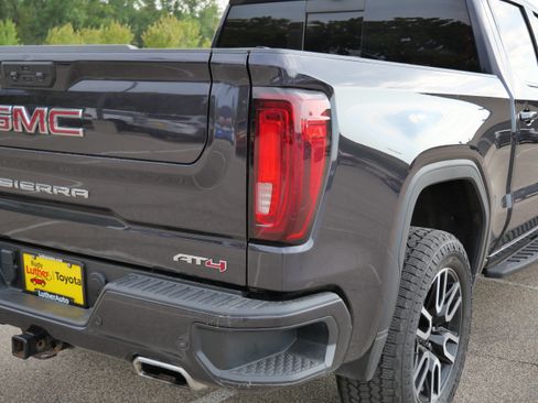 Used 2022 GMC Sierra 1500 AT4 w/ AT4 Premium Package AWD/4WD image 17
