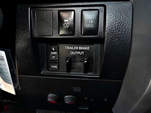 Used 2017 Toyota Tundra SR5 w/ SR5 Upgrade Package AWD/4WD image 26
