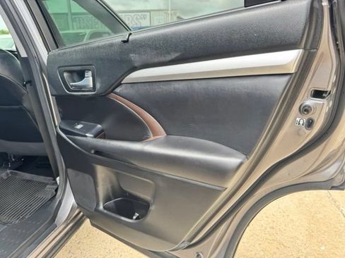 Used 2018 Toyota Highlander XLE w/ Protection Package #3 AWD/4WD image 17