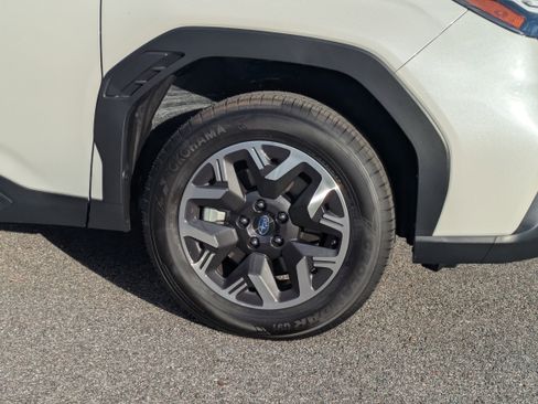 Used 2026 Subaru Forester Premium AWD/4WD image 11