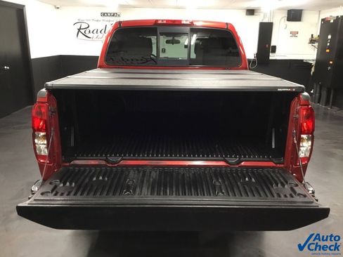 Used 2017 Nissan Frontier SV image 12