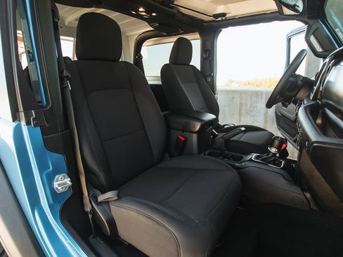 Used 2023 Jeep Wrangler Sport S image 18