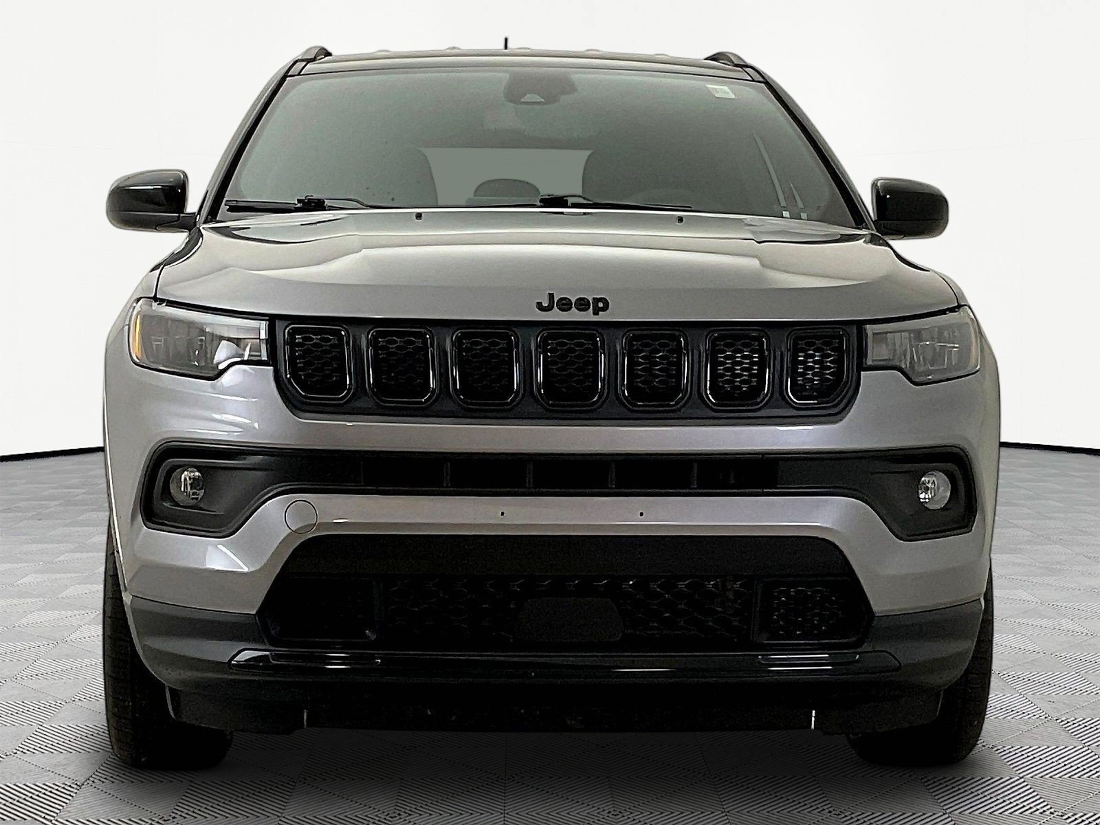 Used 2023 Jeep Compass Latitude AWD/4WD image 2