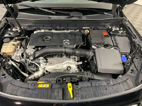 Used 2020 Mercedes-Benz GLB 250 image 11