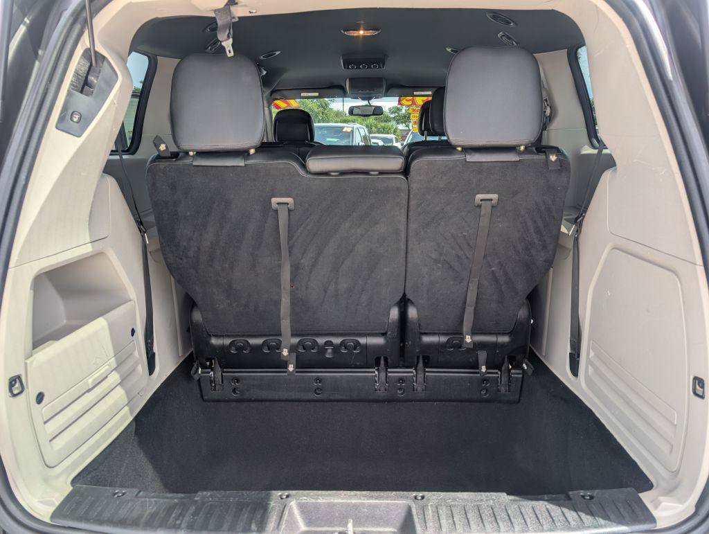 Used 2017 Dodge Grand Caravan SXT FWD image 12