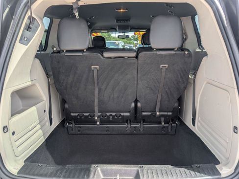Used 2017 Dodge Grand Caravan SXT FWD image 12
