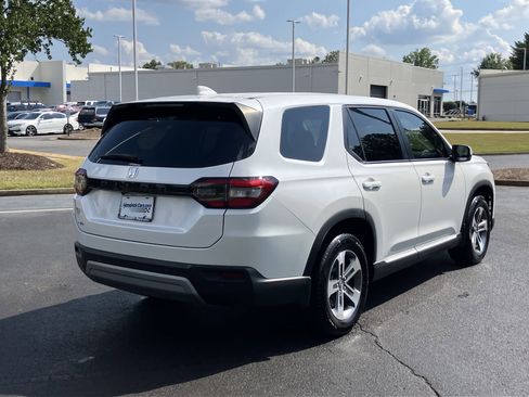 Used 2025 Honda Pilot EX-L image 10