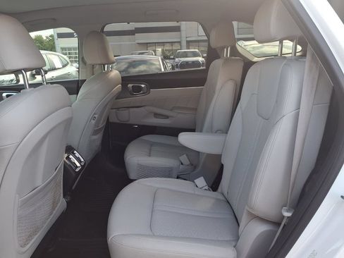 Certified 2024 Kia Sorento SX Prestige w/ Panoramic Sunroof Package AWD/4WD image 17