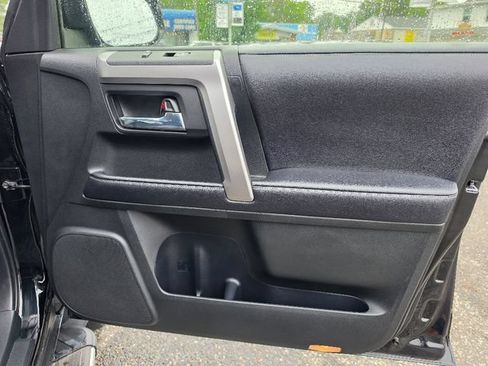 Used 2018 Toyota 4Runner SR5 AWD/4WD image 10