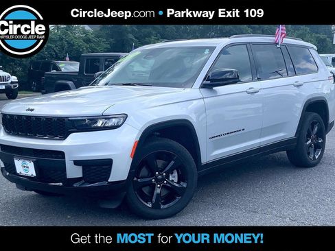 Certified 2025 Jeep Grand Cherokee L Altitude AWD/4WD image 1