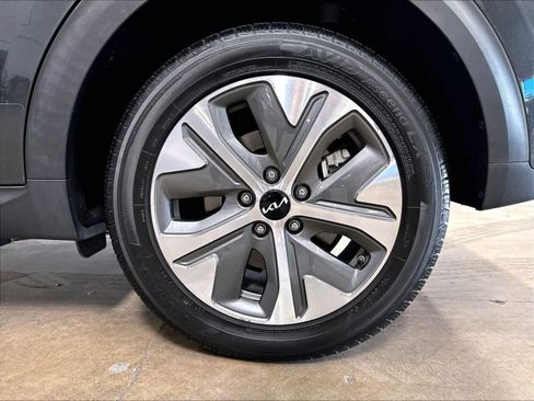 Used 2022 Kia Niro EX FWD image 11